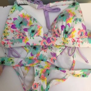 White floral vs bikini set